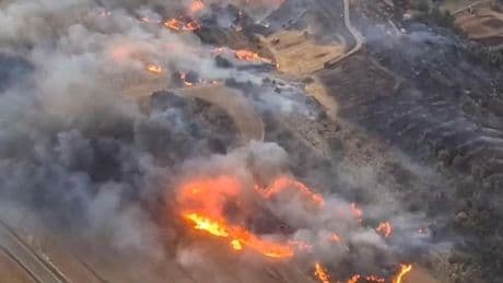 El propietario de una explotación agraria acudió al rescate de un trabajador y los dos murieron en el macroincendio de Lleida