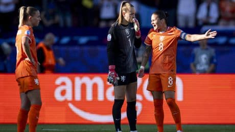 Daphne van Domselaar zag dat Oranje Leeuwinnen geen team vormden: ’We waren all over the place’