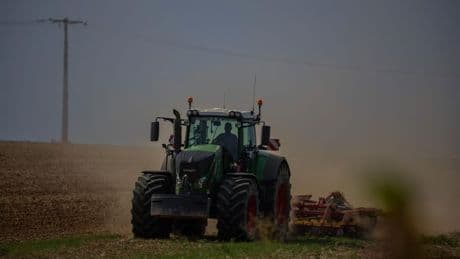 Morir por trabajar la tierra: el drama silenciado de los suicidios en el campo francés