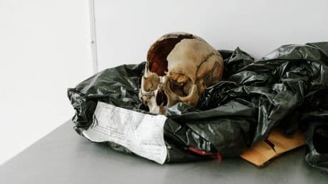 Een vingerafdruk in het mortuarium: zo probeert Mexico anonieme doden een naam te geven