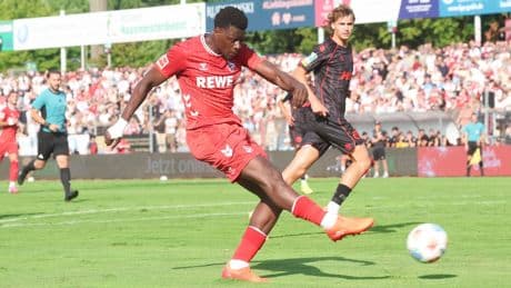Gegen Selbstzweifel - Dieser Weltmeister redet Köln-Star Ache stark
