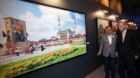 Başkan Erdoğan 'Beş Ressam Bir Şehir Canım İstanbul’ sergisini gezdi