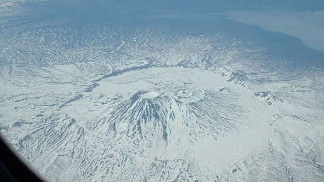 Une colonne de cendres de 6.000m: en Russie, le volcan Kracheninnikov entre en éruption pour la première fois en plus de 450 ans