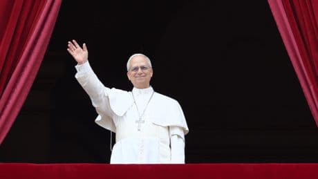 Los guiños a San Agustín y el recuerdo a San Juan Pablo II: los primeros mensajes y retos de León XIV