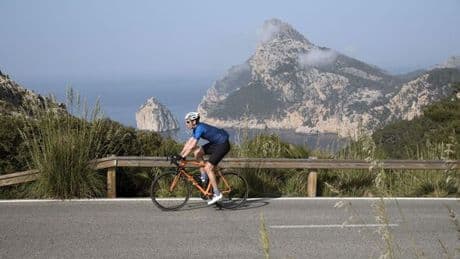 Chaos in Majorca as restaurant forced to beg cyclists 'don't pee here'