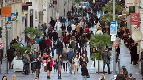 La confiance des ménages se replie légèrement en août après trois mois de stabilité
