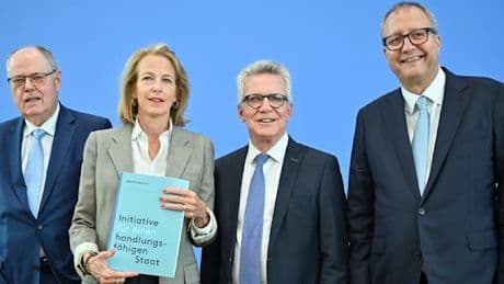 „Dann wird unsere Demokratie Schaden nehmen“ –  Kommission fordert Staatsreform