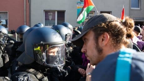 Antikriegs-Demo in Köln: Teilnehmer wollten laut Polizei Waffen klauen