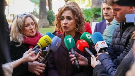 El Gobierno se lanza en tromba a defender a David Sánchez por la causa extremeña