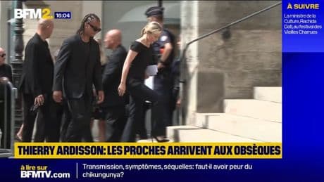 Thierry Ardisson: l'arrivée de sa femme Audrey Crespo-Mara aux obsèques à l’église Saint-Roch