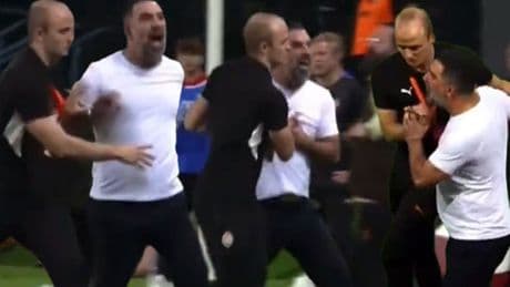 Arda Turan kırmızı kart gördü, oyundan atıldı! Shakhtar Donetsk-Panathinaikos maçında hakemin üzerine yürüme anı