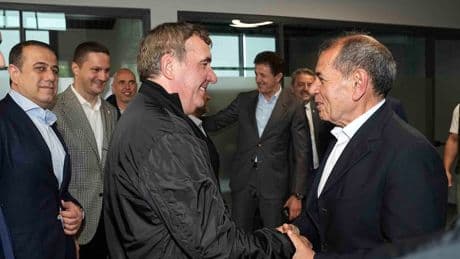 UEFA Kupası zaferinin efsaneleri Kemerburgaz Metin Oktay Tesisleri’nde bir araya geldi