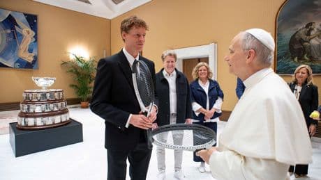 Ob er wohl gebeichtet hat ... - Papst Leo trifft Doping-Sinner