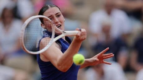 En direct | Roland-Garros 2025 : Loïs Boisson et Elsa Jacquemot au coude-à-coude dans le troisième set