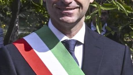 Chi è il sindaco di sinistra arrestato mentre intasca una mazzetta