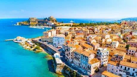 Corfù, i morti italiani in vacanza nell'isola del divertimento: le ultime storie di cronaca nera
