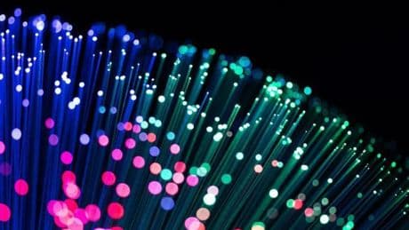 Más de 800 pequeñas telecos europeas se movilizan contra la ola de fusiones que defienden los gigantes del sector