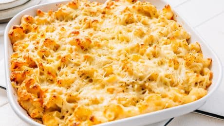I've been a chef for 15 years. Here are my 9 tips for making the best mac and cheese.