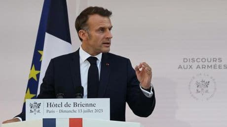 Macron oltranzista anche sulle armi: «Ormai dobbiamo difenderci da soli»