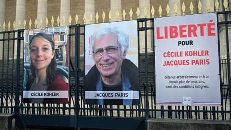 Cécile Kohler et Jacques Paris retenus depuis 3 ans en Iran, la France "agit sans relâche" pour les libérer