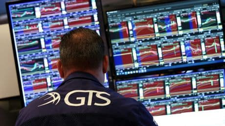 Wall Street termine sans grand entrain face aux menaces commerciales de Donald Trump