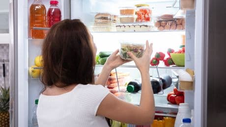 Wegwerfen oder essen? So erkennen Sie, ob ein Lebensmittel noch haltbar ist