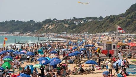 UK weather: Nation to be warmer than Tenerife today as Brits enjoy 28C bank holiday