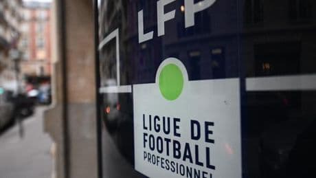 Sport professionnel : le Sénat adopte une proposition de loi visant à réformer particulièrement le monde du football