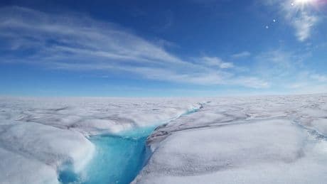 Descubren que el hielo genera electricidad al doblarse