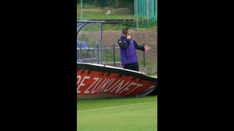 Bei U21-Training - Sturm fegt DFB-Bande um