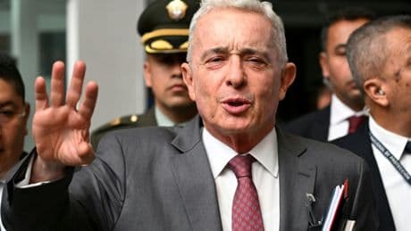 Colombie : l'ancien président Alvaro Uribe condamné à 12 ans d'assignation à résidence