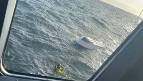 Vor Insel in Norwegen - Angler kentern mit Boot! Ein Toter, ein Vermisster