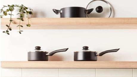 'Easy to clean' £36 five piece cookware set dubbed 'great for uni students'