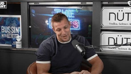 Rob Gronkowski opens up on bizarre Aaron Hernandez story from Patriots meetings