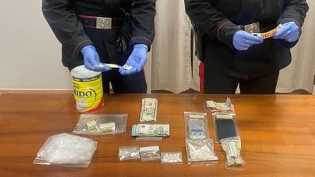 Genova, arrestato dalla polizia locale: sequestrate oltre cento dosi tra eroina e crack