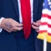Abermalige Spekulationen um Gesundheitszustand : Trump zeigt sich erneut mit Bluterguss an der Hand