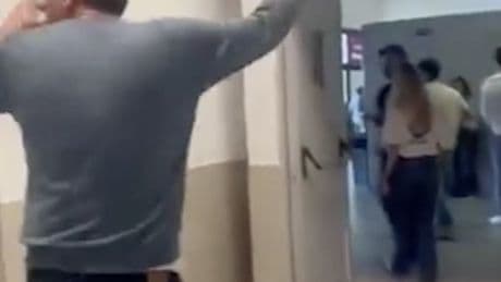 "Non rompere...". Caos all'università di Salerno, l'ex grillino insulta il prof: cosa è successo