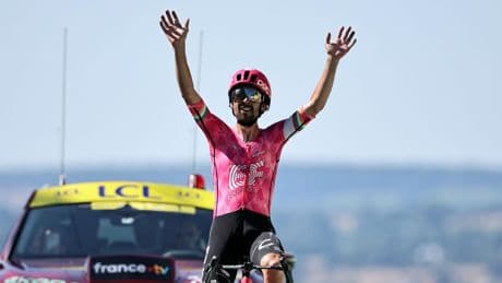 Van der Poel recupera el maillot amarillo del Tour de Francia por un segundo