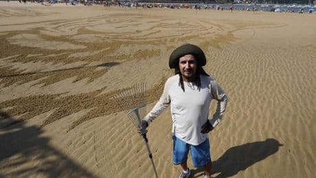 «Dibujé a Ara Malikian en la arena ¡con él presente!»