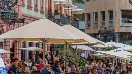 Unter freiem Himmel: Terrassen und Biergärten - Mehr Raum für Außengastronomie