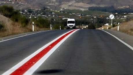 Des lignes rouges sur les autoroutes françaises : itinéraire d’une fake news
