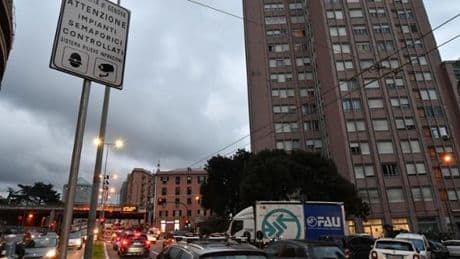 Sampierdarena, scassina e ruba lattine dal distributore H24 in via Cantore: arrestato
