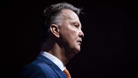 Louis van Gaal sneert naar KNVB: ’Ze hebben Andries Jonker in de steek gelaten’