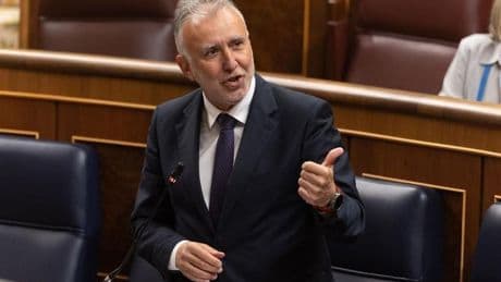 El ministro Torres es operado del cáncer que padece: "Todo ha salido muy bien"