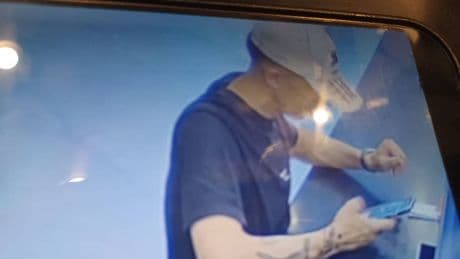 Soldi e telefoni: così Cavallari potrebbe aver guadagnato in carcere