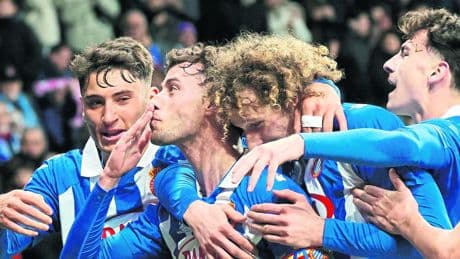 Conjura perica para atar la salvación en feudo hostil