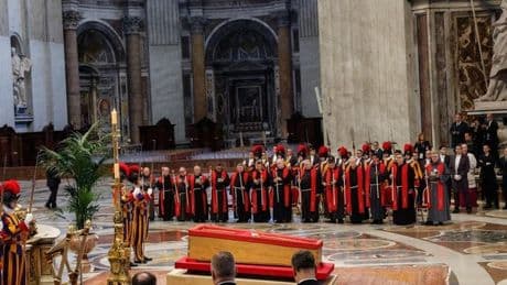Abre sus puertas la capilla ardiente del Papa Francisco en la basílica de San Pedro