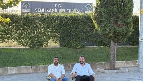 Başkan AKP’ye geçti, CHP’liler oturma eylemine başladı