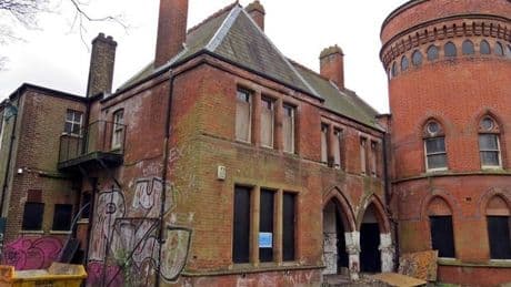 Inside creepy abandoned swimming baths that's been left to rot