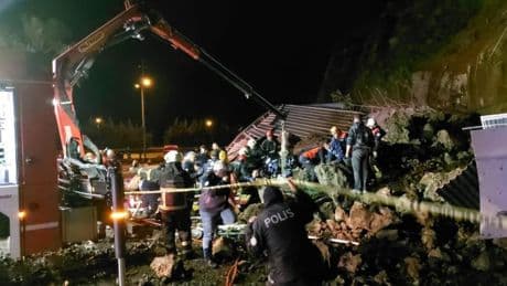 Samsun'da heyelan: Toprak altında kalanlar var